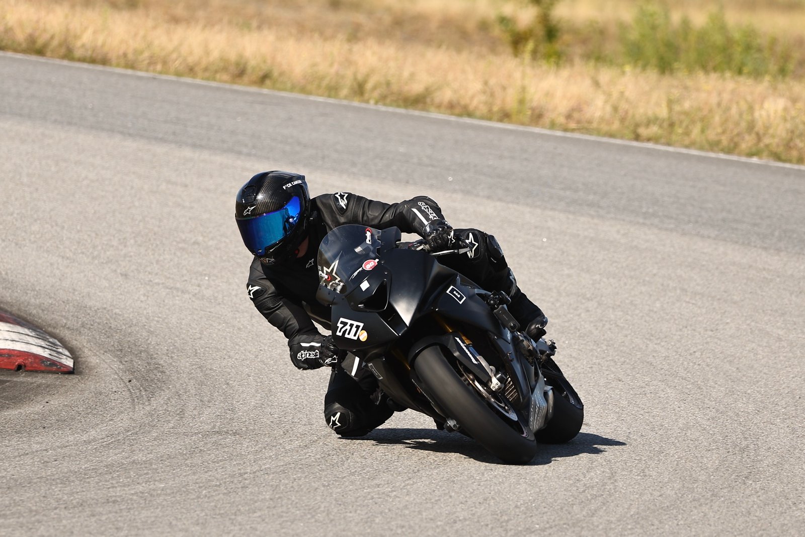 CA Auto-racer på banen